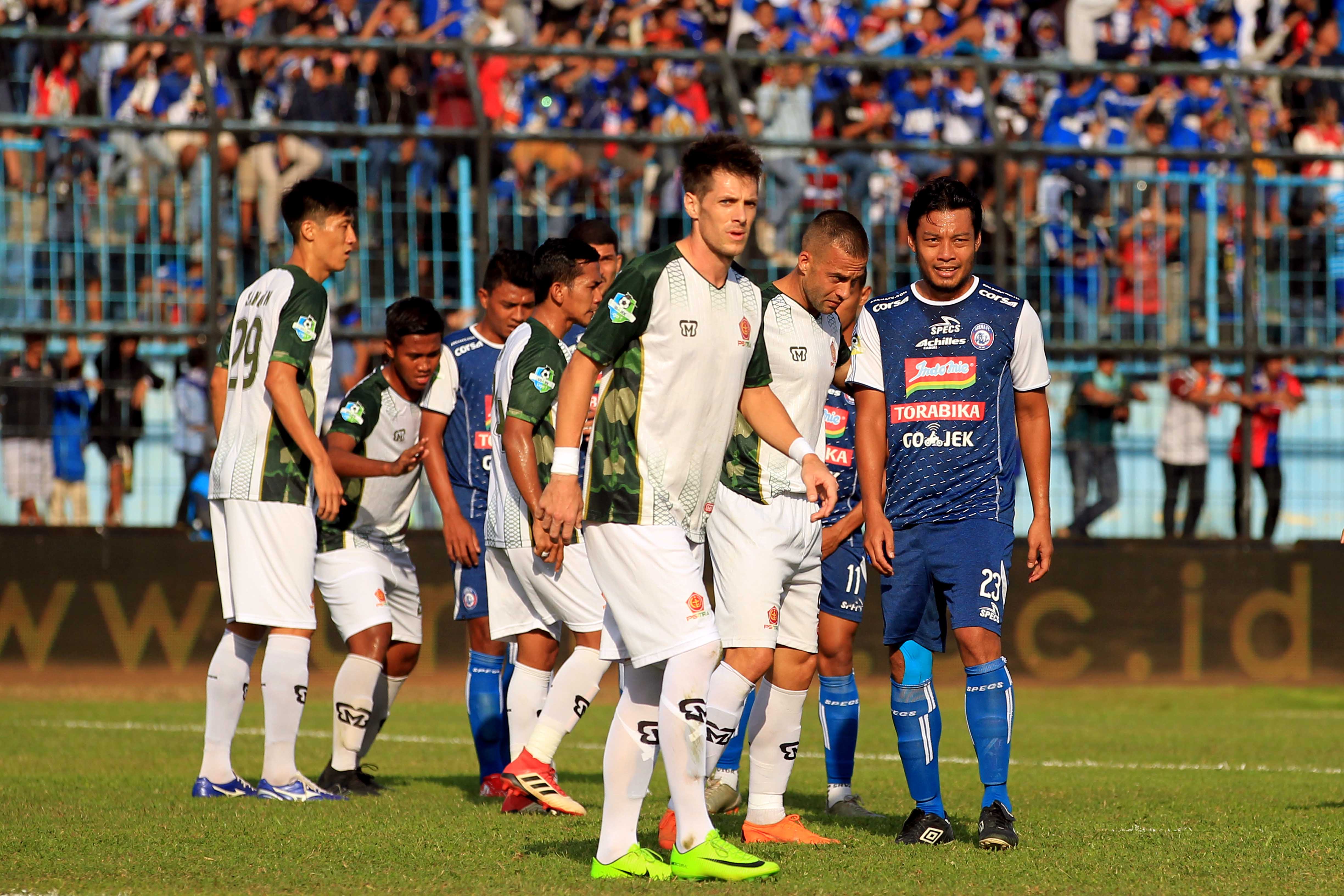 PS TIRA vs Arema FC: Tuan dalam Situasi Rumah Terjepit